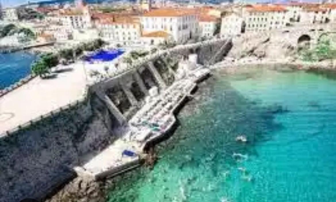 Luxury Apartment Centro Storico Piombino Bagian luar foto